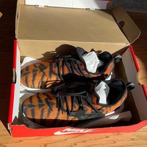 NWB NIKE React Presto Premium Athletic Sneakers.